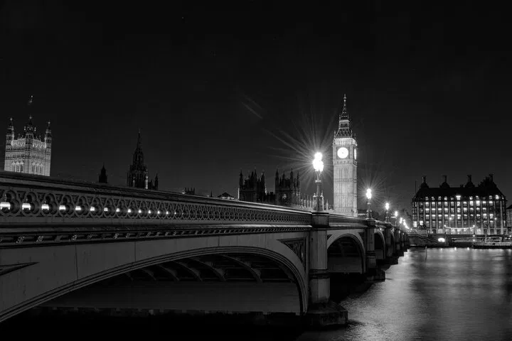 Uncover London's Royal Secrets: An Immersive Walking Tour
