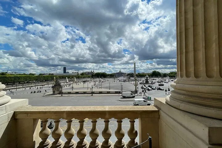 Paris's Iconic Monuments: A Luxurious Private Electric Tour