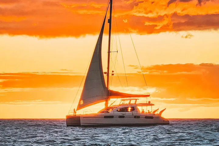 Oahu Sunset Yacht Cruise: Small Group Luxury