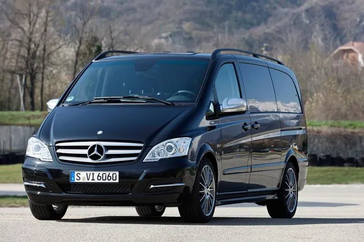 London's Luxury: Bespoke Minivan City Tour with Expert Guide