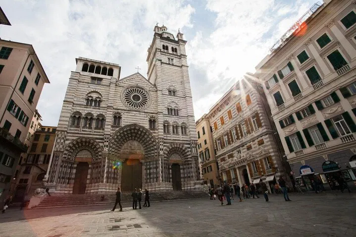 Genoa's Secrets: Self-Guided Walking Tour & Treasure Hunt