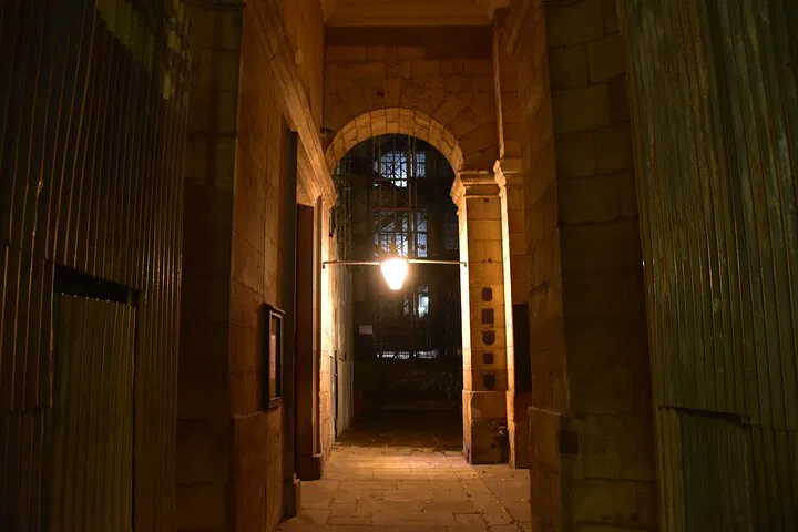 London Ghost Tour: Private, Grisly History Walk