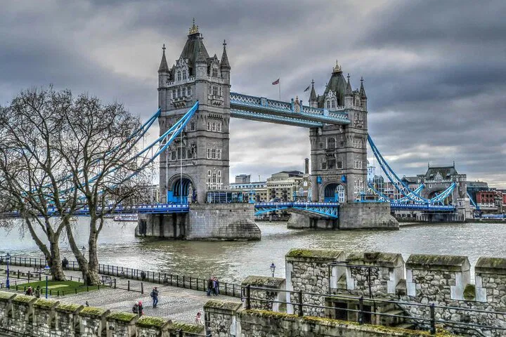 London's Best Sightseeing Tour with Blue Badge Guide