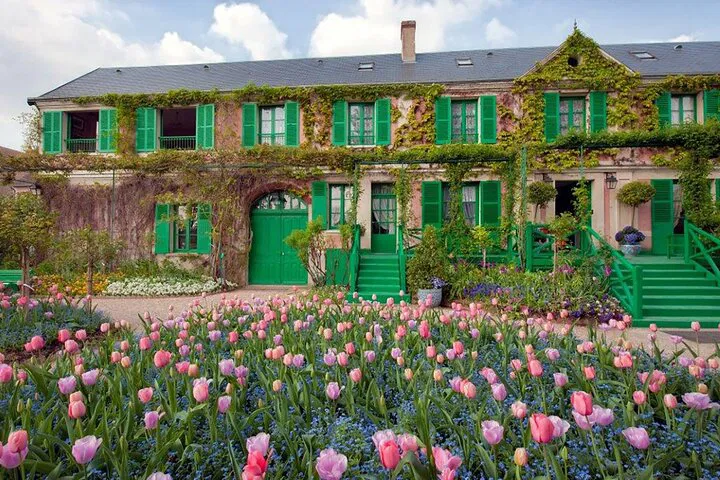 Discover Giverny & Paris: A Private, Panoramic Adventure