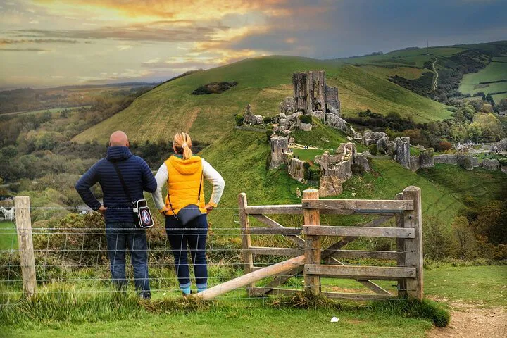 Dorset Private Tour: Jurassic Coast Adventure (Up to 8)