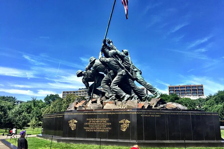 Discover DC's Treasures: A Luxurious Private Guided Tour