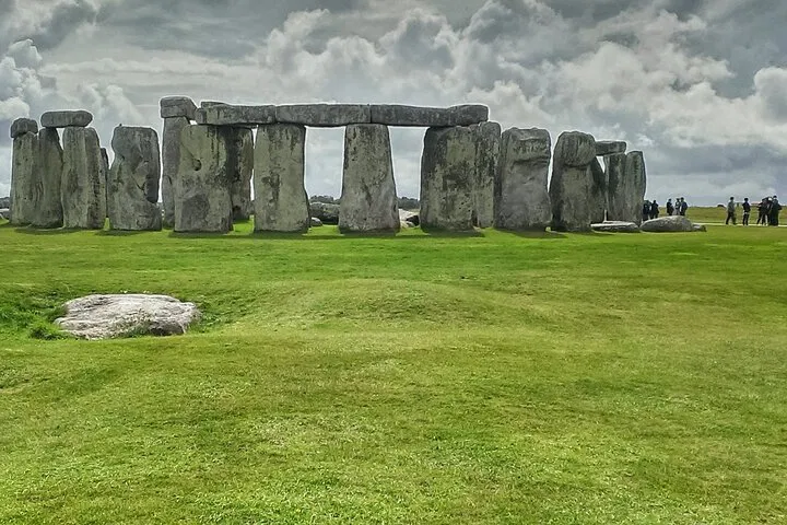 Unveiling Stonehenge: A Luxurious Pre-Cruise Journey from London to Southampton