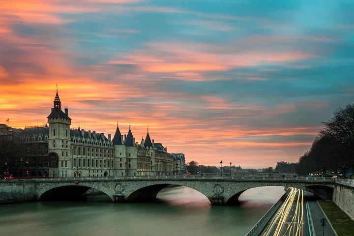 Paris After Dark: Unveiling the City of Lights Private Night Tour