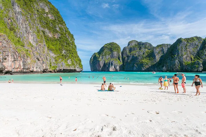 Sunrise Serenity: Early Bird Phi Phi Islands Speedboat Adventure