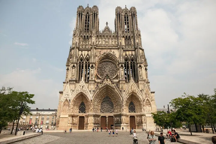 Reims Private Walking Tour: Champagne & History