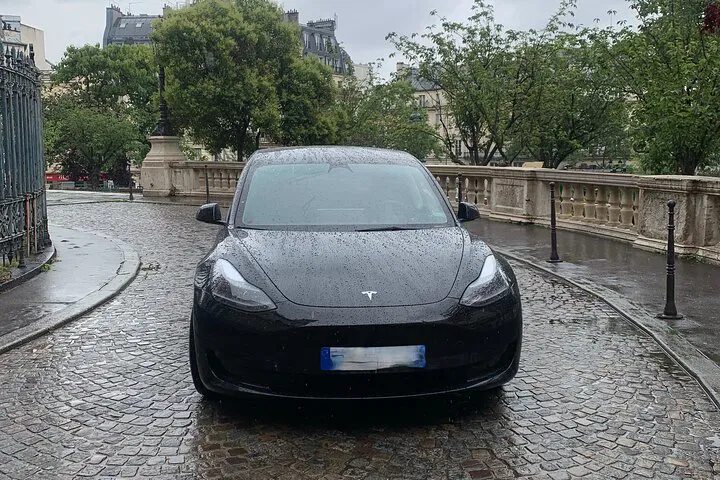 Paris Airport Transfer: CDG Private Ride to City