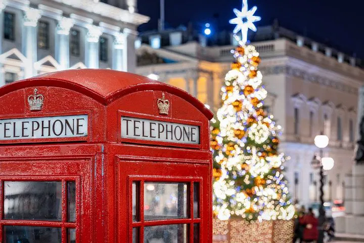 Enchanting London Christmas Eve Illuminations: A Nighttime Guided Tour