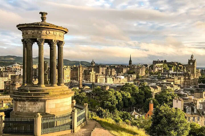 Uncover Edinburgh's Secrets: A Personalized 3-Hour Walking Tour