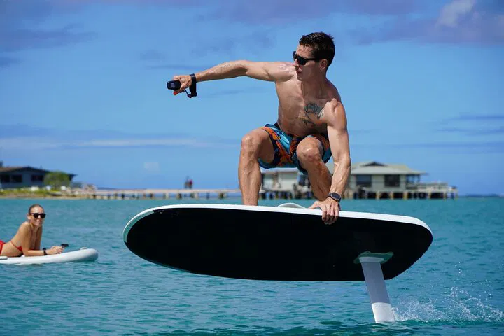 Waikiki eFoil Adventure: Glide Effortlessly Over Oahu's Waters
