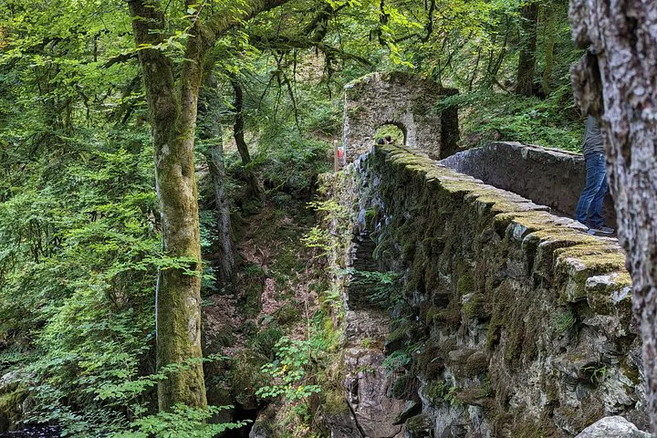 Royal Footsteps & Whisky Drams: An Immersive Scottish Adventure from Glasgow