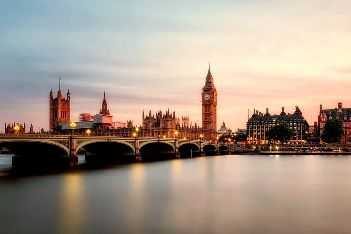 Capture London's Charm: A Personalized Photo Shoot Experience