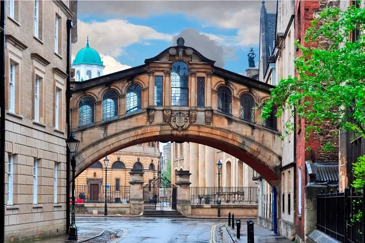 Uncover Oxford's Secrets: The Famous Alumni Quest Experience
