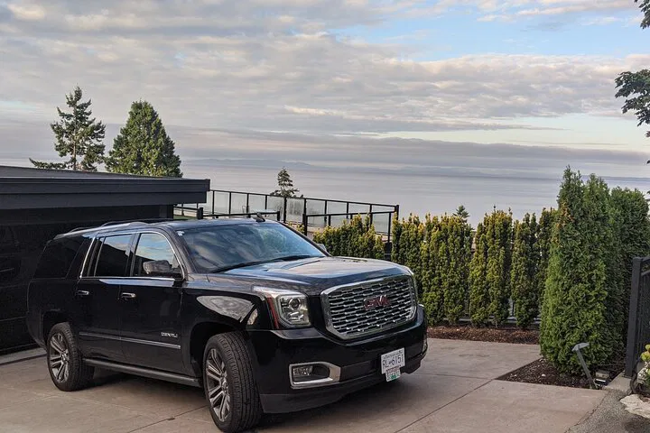 Stress-Free Airport Transfer: Toronto (YYZ) to Hamilton Private Ride