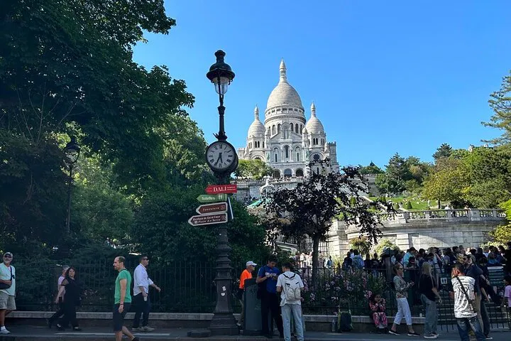 Uncover Bohemian Paris: Montmartre Walking Tour with Sacré-Cœur & Wine!