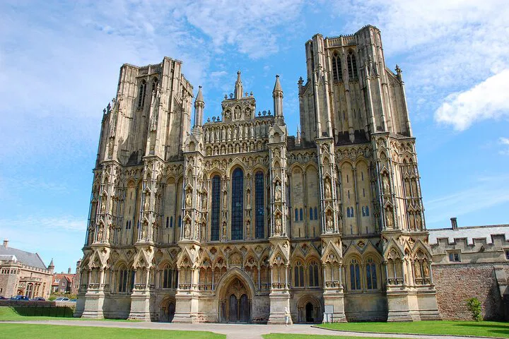 Uncover Wells & Glastonbury: A Mystical Private Day Tour from Bath
