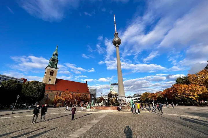 Berlin's Historical Heartbeat: An Introductory Walking Tour
