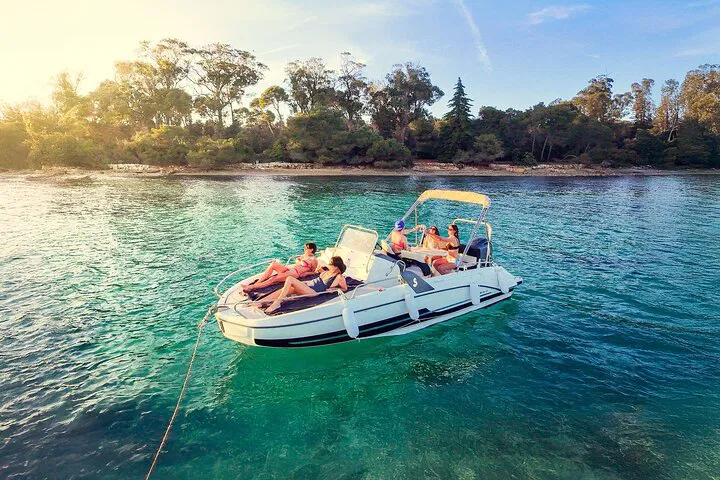 Cannes Boat Tour: Lérins Islands Private Escape