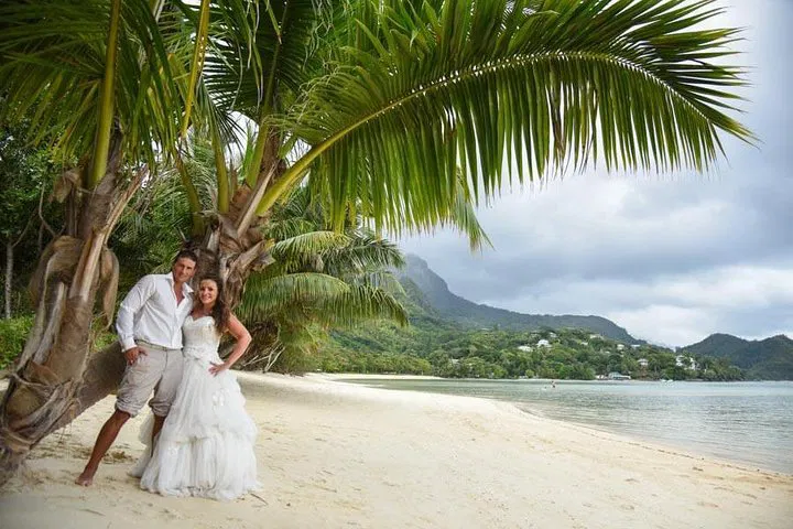 Seychelles Vacation Photoshoot: Capture Paradise with a Pro!