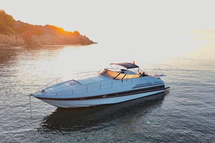 Sunset Yacht Charter: Saint Tropez Private Escape