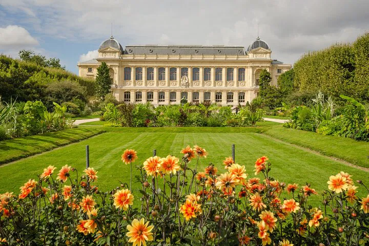 Unveiling Earth's Wonders: A Private Tour of Paris' Museum of Natural History