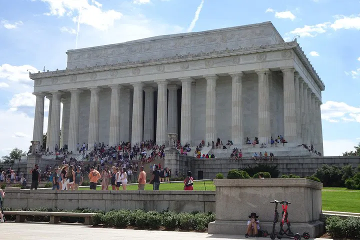 DC Monuments Scavenger Hunt: Explore History & Film!