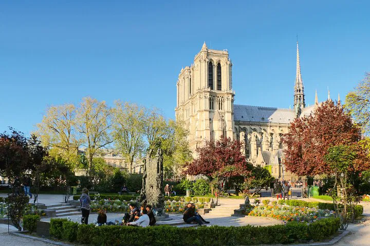 Unveiling Paris's Core: A Personalized Saint & Cité Island Journey