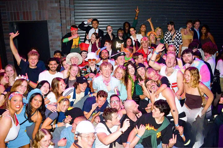 Edinburgh Halloween Bar Crawl: Spooky Pubs & Free Entry!
