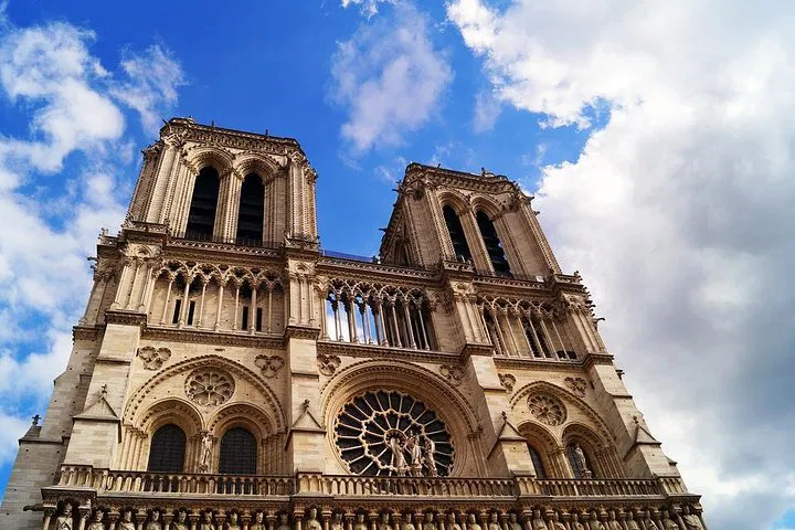 Paris Center Private Tour: Medieval History & Hidden Gems