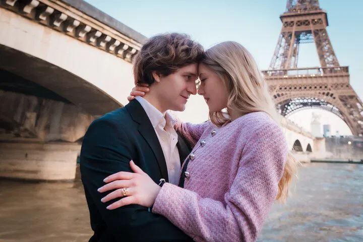 Eiffel Tower Romance: Capture Your Parisian Dream Photoshoot