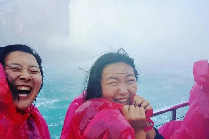 Niagara Falls Day Tour: Boat, Lunch & Toronto Views!