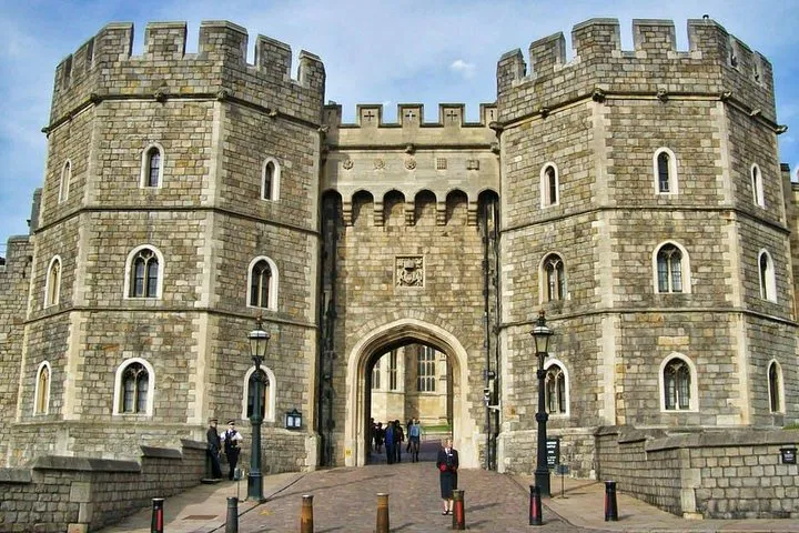 Ultimate Family Adventure: LEGOLAND® and Windsor Castle Private Tour