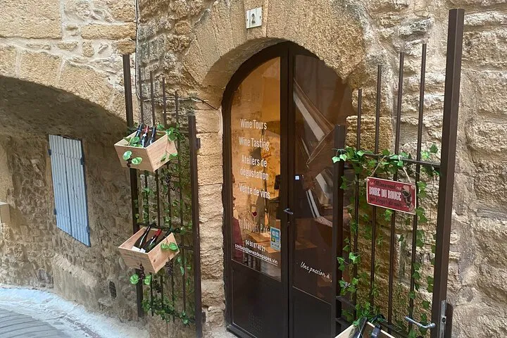 Uncork the Rhône: Châteauneuf-du-Pape Wine Tasting Journey