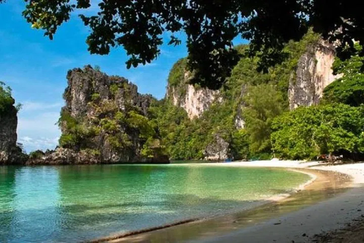 Krabi's Hong Islands: Snorkeling Adventure by Speedboat!