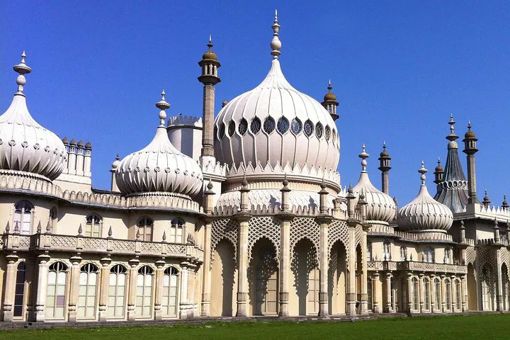 Effortless Brighton Escape: Private Round Trip from London with Sightseeing