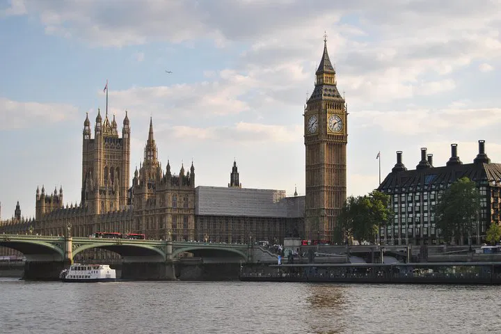 London's Landmarks: A Chauffeur-Driven Private Sightseeing Adventure