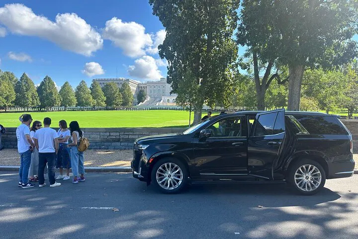 Discover D.C. in Style: A Personalized Luxury SUV Tour