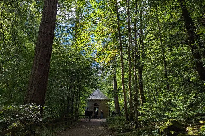 Royal Footsteps & Whisky Trails: An Immersive Scottish Day Trip from Edinburgh