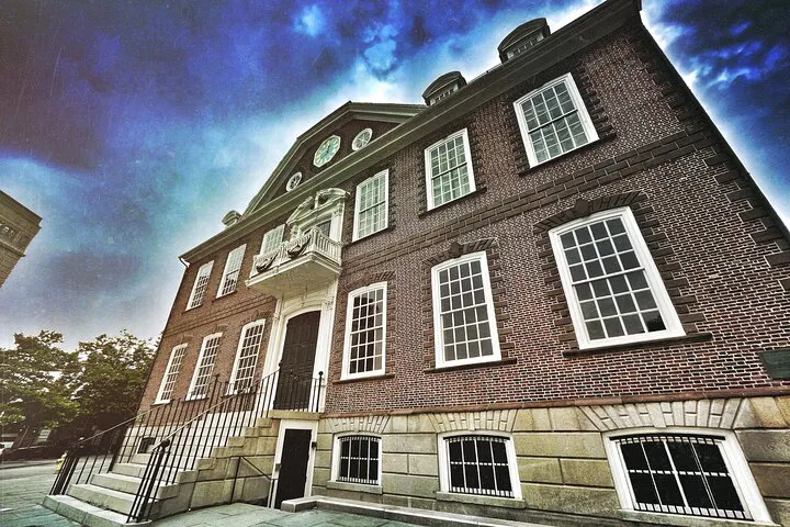Uncover Newport's Dark Secrets: A Seaside Ghostly Encounter