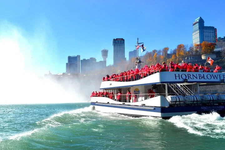 Niagara Falls Canada: Guided Tour with Boat Ride!