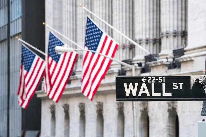 Uncover Wall Street's Secrets: A Riveting Financial District Walking Tour