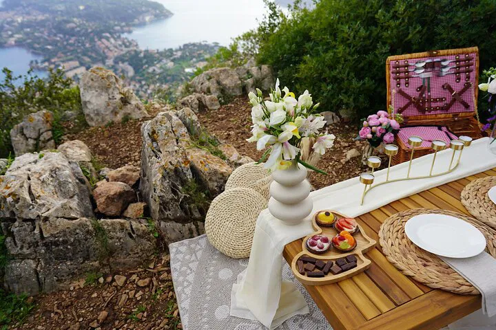 Nice Painting & Picnic: Unleash Your Inner Artist!