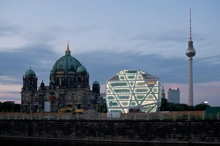 Berlin's Illuminated Wonders: An Exclusive PhotoWalk Adventure