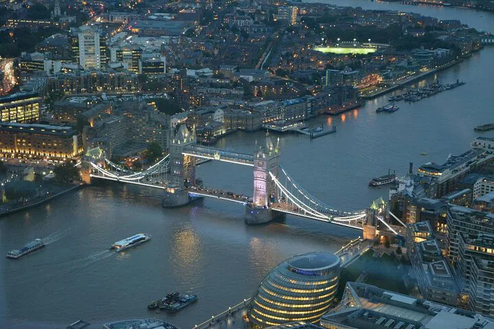 London's Illuminated Bridges: A Nighttime Private Tour