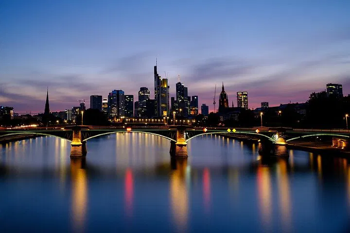 Berlin to Frankfurt Private Transfer: Sightseeing in Style