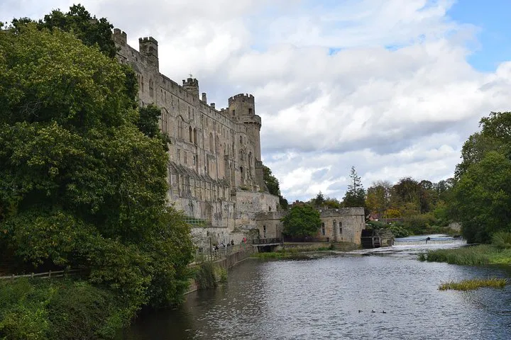 Unveiling Britain's Treasures: Oxford, Shakespeare, and Warwick Castle Private Tour